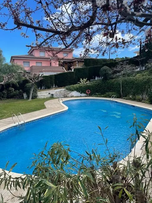 Apartamento Con Piscina En يانكا